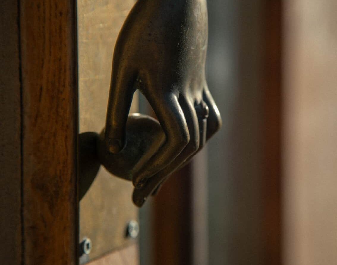 Une poignée de porte ancienne